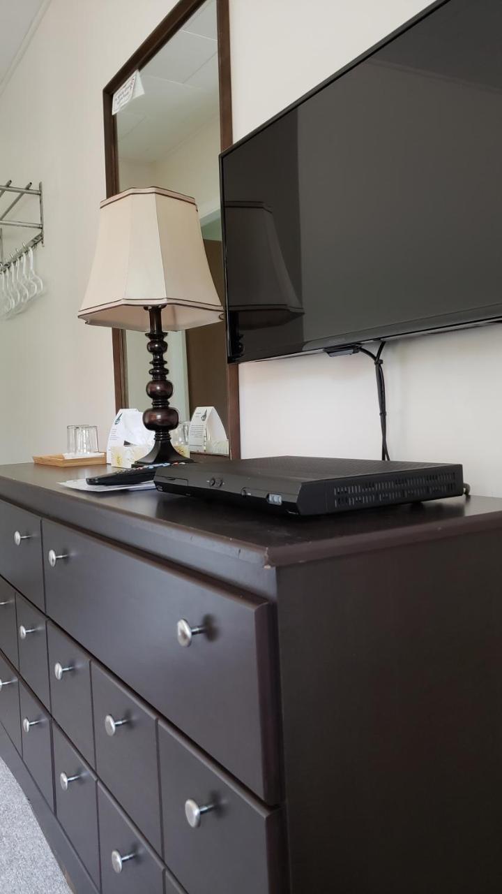 Cornerstone Motel Шетикам Экстерьер фото